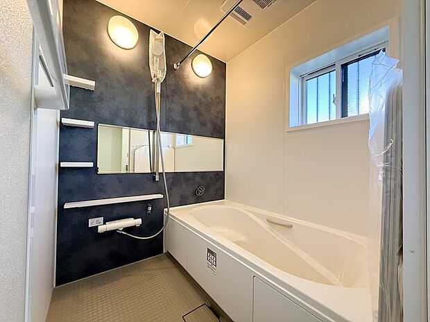 【LIXIL：システムバス（サーモスバスS）】お湯が冷めにくい、浴室保温材と保温組フタのダブル保温構造（サーモスバスS）