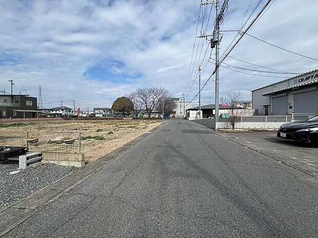 【【前面道路】】東側前面道路6.0ｍ公道。産業道路にも出やすく通勤やお出かけも便利な立地です！