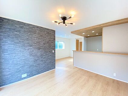 【2号棟 リビングダイニング】