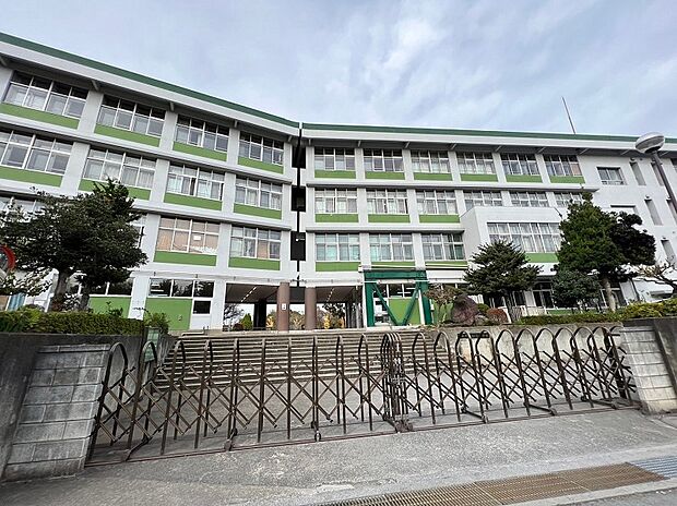 飯能市立加治中学校（約1,640m）