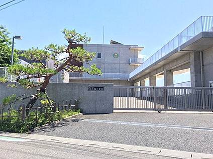 月の輪小学校 約540m(徒歩約7分)