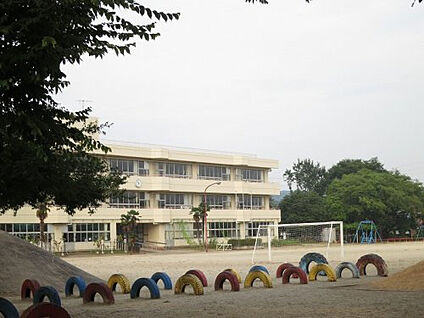 足利市立葉鹿小学校 約250m～280ｍ(徒歩約4分)