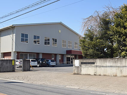 第三中学校 約2,040m(徒歩26分)