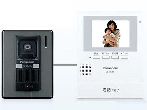 【【テレビドアホン(Panasonic)】】室内のモニターで来訪者を確認し応答可能。
録画機能(静止画)つきなので、留守中の来訪者も後から確認できます。
夜に便利なLEDライトも搭載。