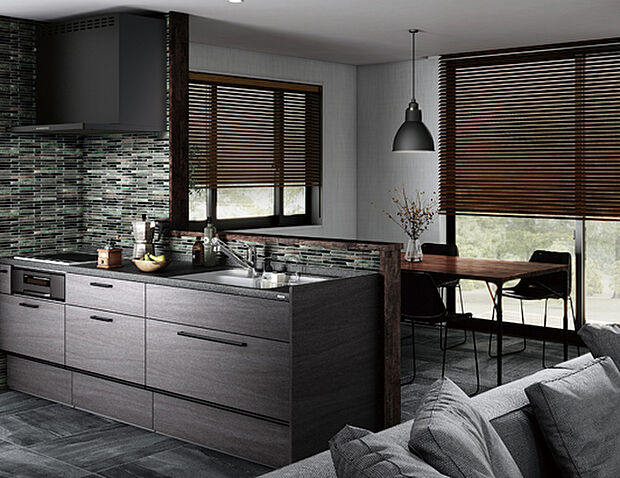 【キッチン:Bb(トクラス)】美しく、強く、長く使えるトクラスオリジナルの人造大理石カウンターを採用。汚れが染み込みにくく、熱にも強いという高い性能を備えています。スムーズに調理できる収納、ハンガーアイテムつき。