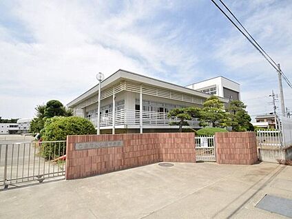 邑楽町立邑楽中学校 約2,080m(徒歩26分)
