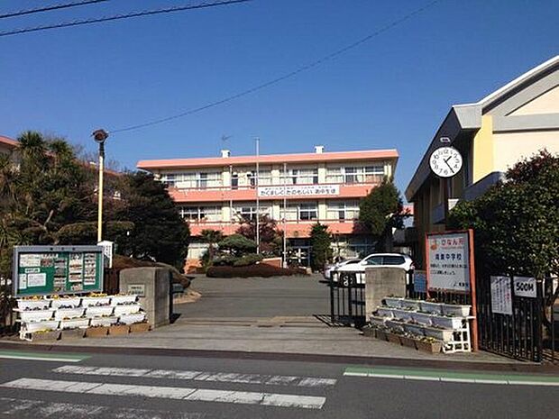 鴻巣中学校