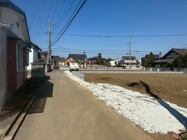 【【前面道路】】道路幅はしっかりと確保されております。お車の出し入れもスムーズです。