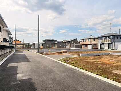 【1・2号棟　前面道路】