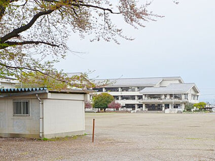 休泊中学校 約1,240m(徒歩約16分)