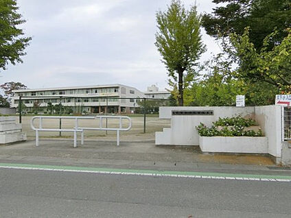 熊谷市立久下小学校 約2,010m(徒歩26分)