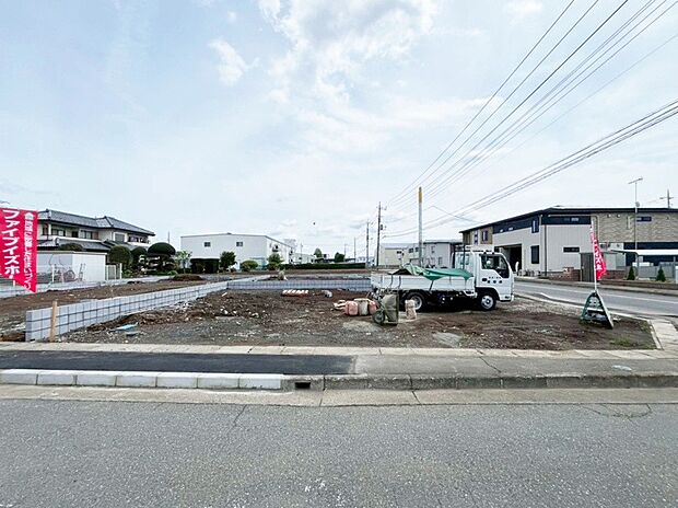 【【3号棟　現地写真】】陽当たり・通風良好で、日々快適に暮らすことのできる立地です！歩道が整備され、お子さまも安心して歩行できます。（2026/4/24撮影）