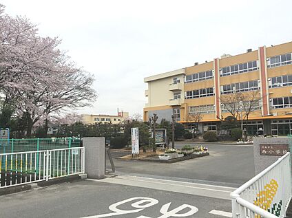 北本西小学校 約1100m(約　徒歩　14分)