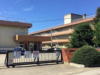 宝泉小学校 約1,430m(徒歩約18分)