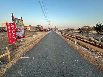 【前面道路含む現地写真】