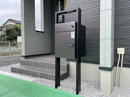 【宅配ボックス付き門柱フレムスLight（設備画像）】