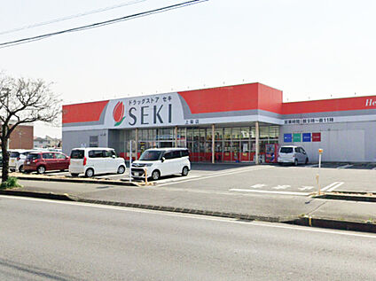 ドラッグストアセキ 上柴店 約620m(徒歩8分)