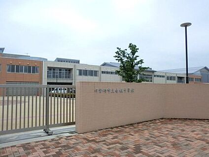 伊勢崎市立赤堀中学校 約2,250m(徒歩29分)