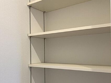 【洗面室収納 (同形状・同仕様写真)】