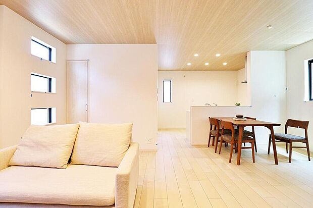 ~Living Room~
カウンターキッチンを採用した3SLDKプラン!お食事の準備をしながらご家族との会話を楽しめます。