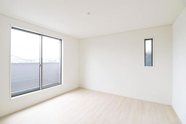 ~Private Room~
南向きの洋室は日当たり良好♪2面採光でたっぷりお日様を取り込めます♪