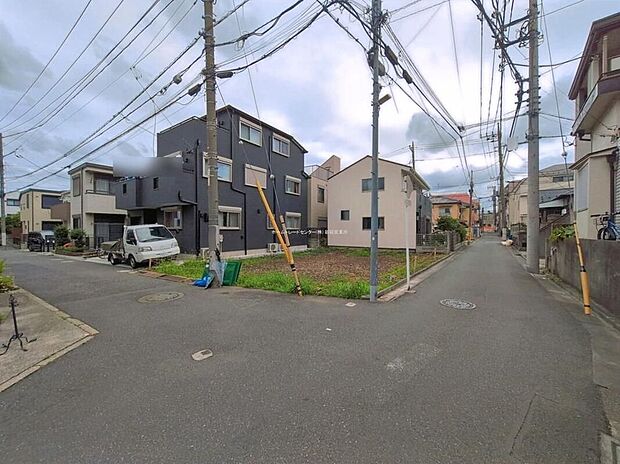 南西角地なので明るく開放感に溢れた好立地♪南道路につき陽当たり良好です！