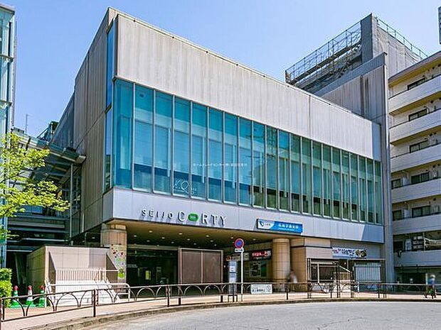 小田急線「成城学園前」駅より徒歩19分のロケーションです。