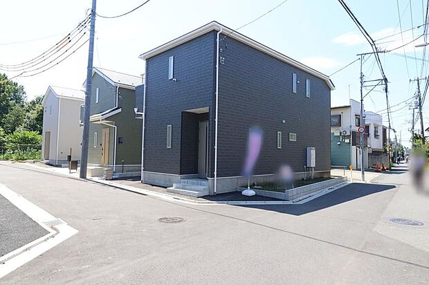 【現地外観写真】堂々完成しました!2路線2駅利用可の恵まれたロケーション♪公園が点在する緑豊かな住環境です!