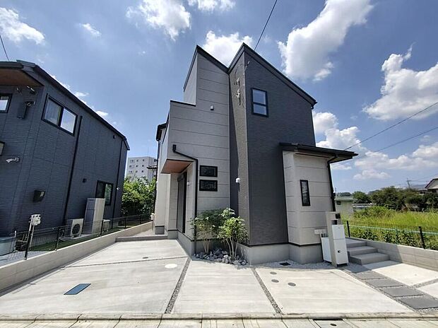 【その他】☆Parking☆カースペース2台分ございますので、家族分の自転車を駐輪したり、来客用の駐車スペースとしてもお使いいただけます。