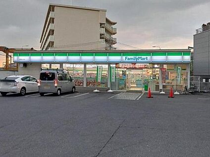 ファミリーマート調布緑ヶ丘店 280ｍ(徒歩4分)