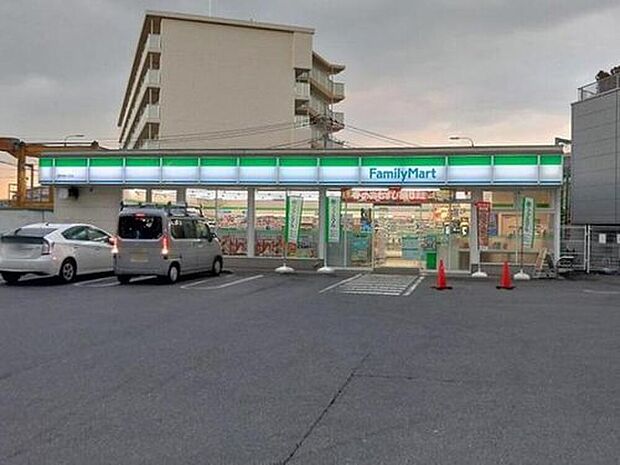 ファミリーマート調布緑ヶ丘店(約280m)