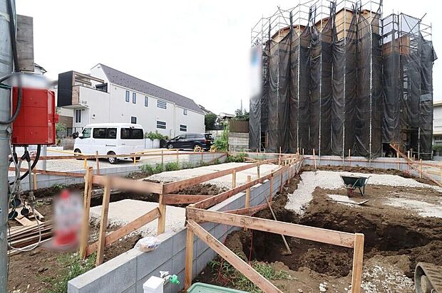 【現地外観写真】これから徐々に家の骨組みが出来上がっていきます。どんな家が建つのか楽しみですね♪