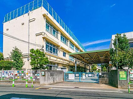 世田谷区立烏山小学校 720m (徒歩9分)