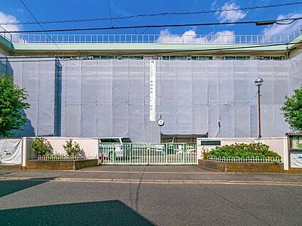 世田谷区立上祖師谷中学校 230m (徒歩3分)