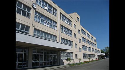 札幌市立稲陵中学校　 約850ｍ(徒歩約12分)