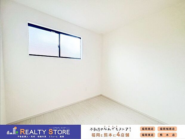 【室内】腰高の窓でデスクやベッドの配置がしやすい洋室♪