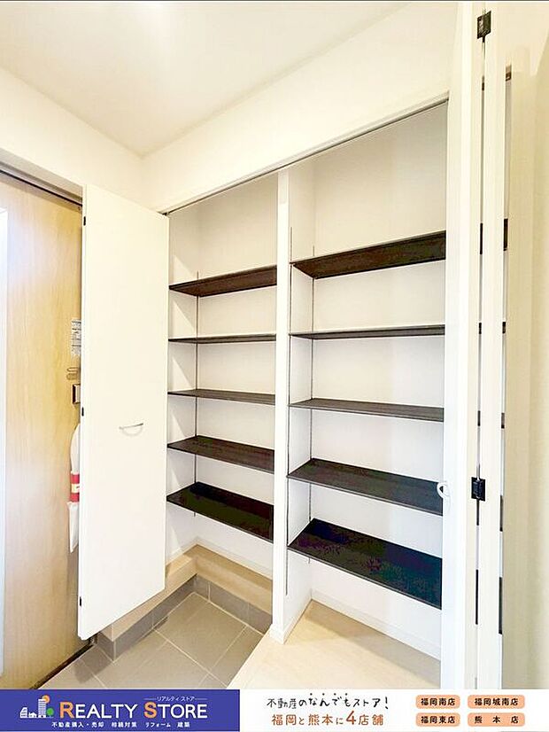 【玄関】〈1号棟〉☆シューズボックス☆