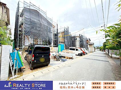 前面道路含む外観