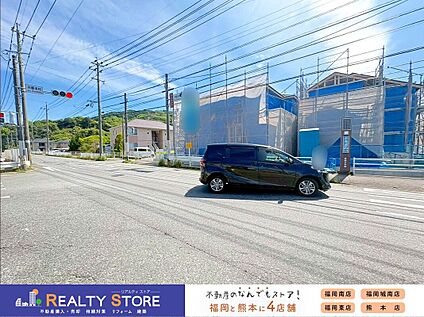 前面道路含む外観
