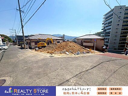前面道路含む外観