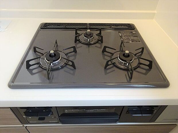 【その他設備】火力にこだわるお料理上手な方も大満足の3口コンロです♪