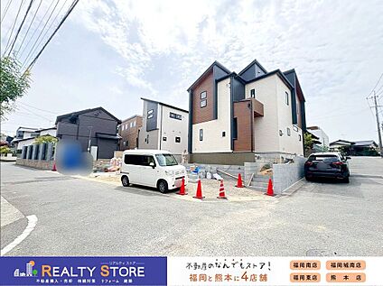 前面道路含む外観