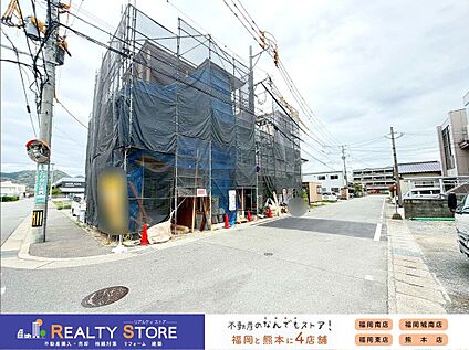 前面道路含む外観