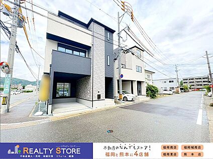 前面道路含む外観