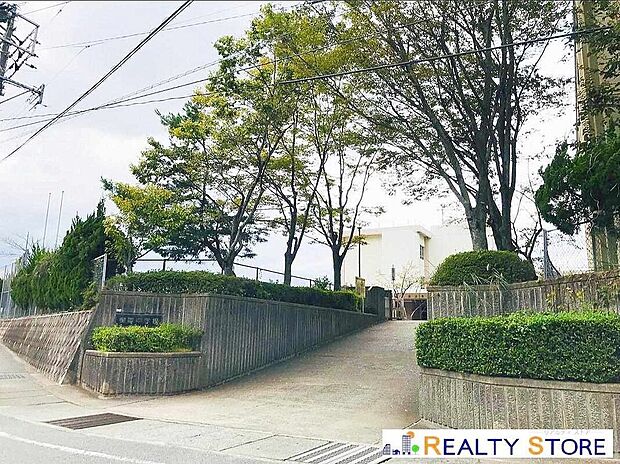 大野城市立御陵中学校（約1,600m）