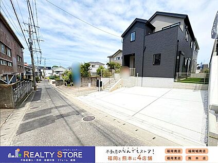前面道路含む外観