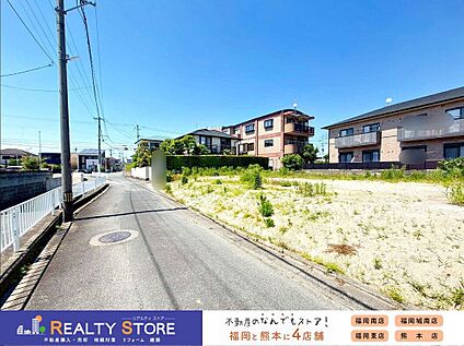 前面道路含む外観