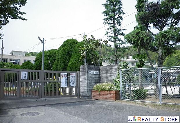 福岡市立月隈小学校(約910m)
