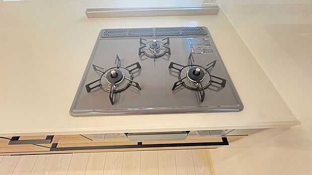 【その他設備】火力にこだわるお料理上手な方も大満足の3口コンロです♪