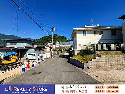 前面道路含む外観